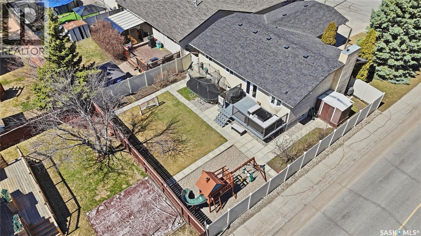 6547 Hird Crescent, Regina, SK - Outdoor With Deck Patio Veranda