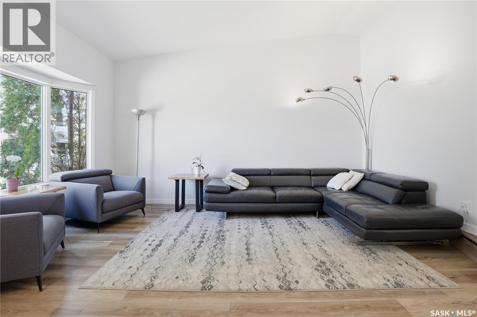 6547 Hird Crescent, Regina, SK - Indoor Photo Showing Living Room