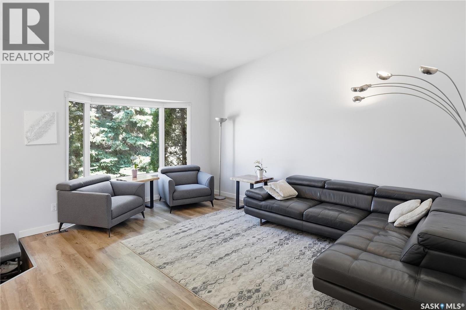 6547 Hird Crescent, Regina, SK - Indoor Photo Showing Living Room
