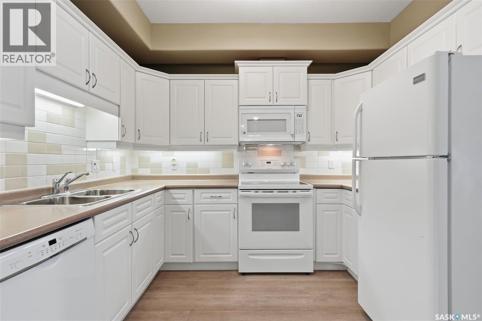 113 110 Armistice Way, Saskatoon, SK - Indoor Photo Showing Kitchen With Double Sink