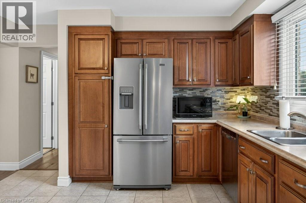 56 Brookstream Court, Hamilton, ON - Indoor Photo Showing Kitchen With Double Sink