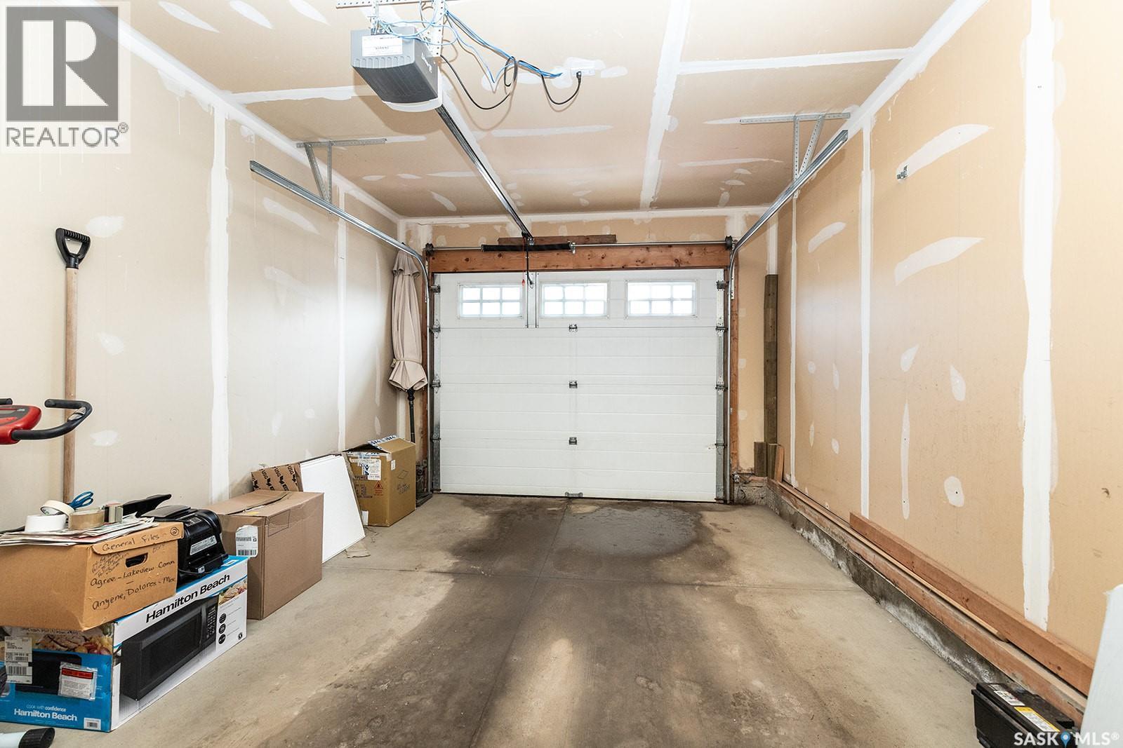 214 615 Lynd Crescent, Saskatoon, SK - Indoor Photo Showing Garage