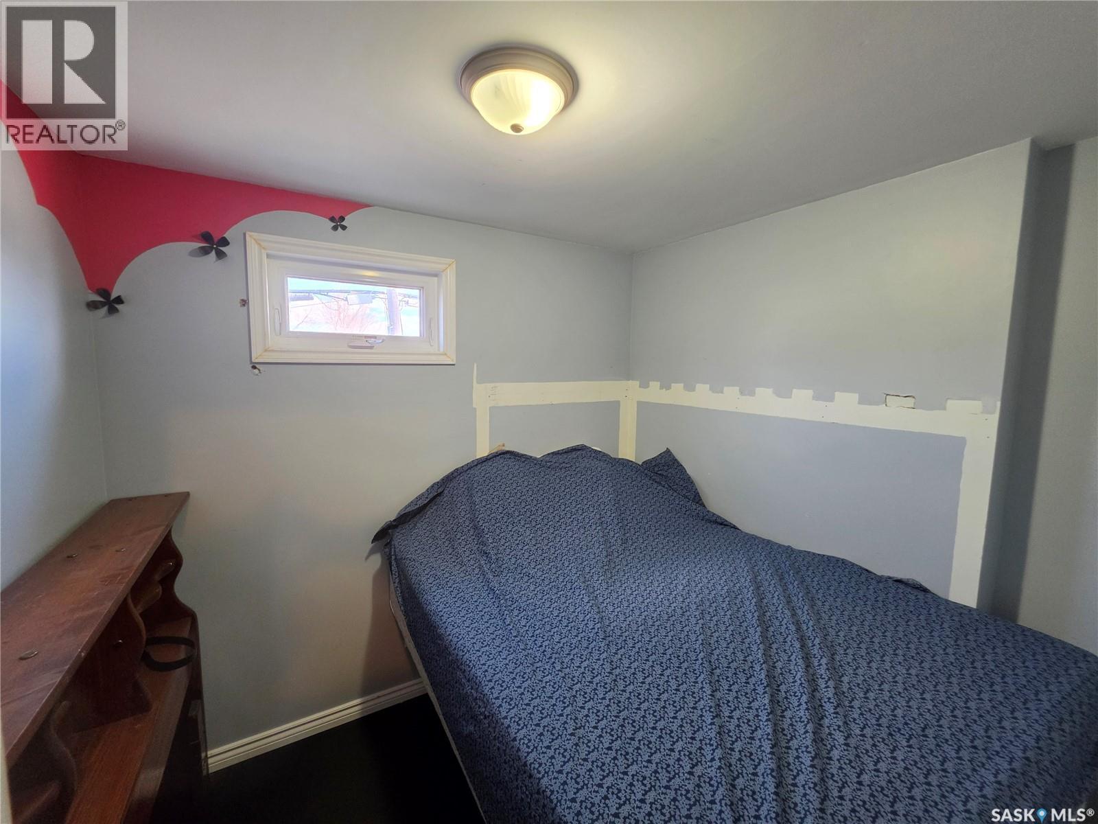 725 2Nd Avenue, Raymore, SK - Indoor Photo Showing Bedroom