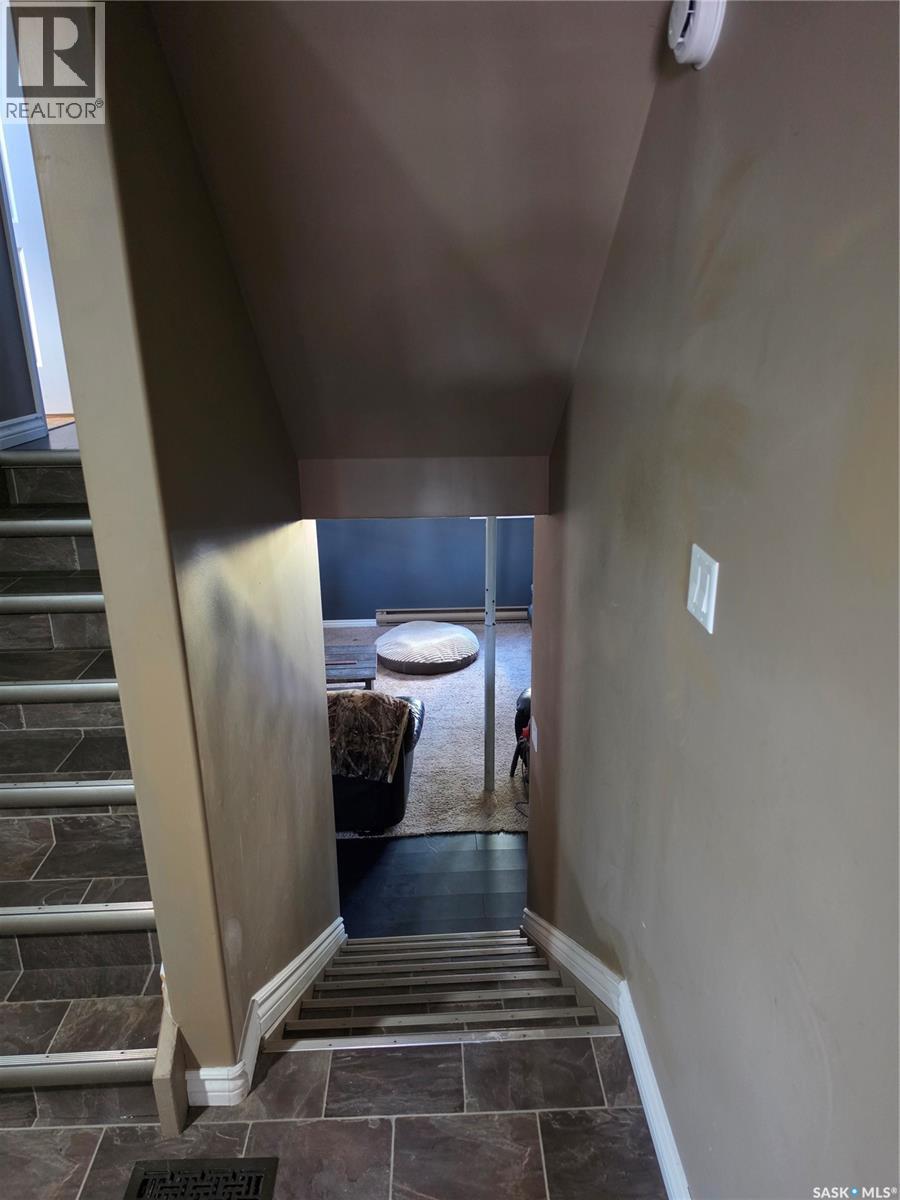 725 2Nd Avenue, Raymore, SK - Indoor Photo Showing Other Room