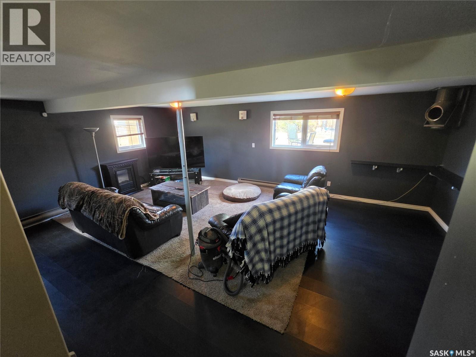 725 2Nd Avenue, Raymore, SK - Indoor
