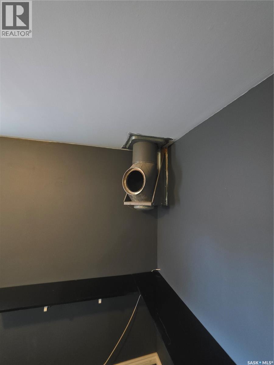 725 2Nd Avenue, Raymore, SK - Indoor Photo Showing Other Room