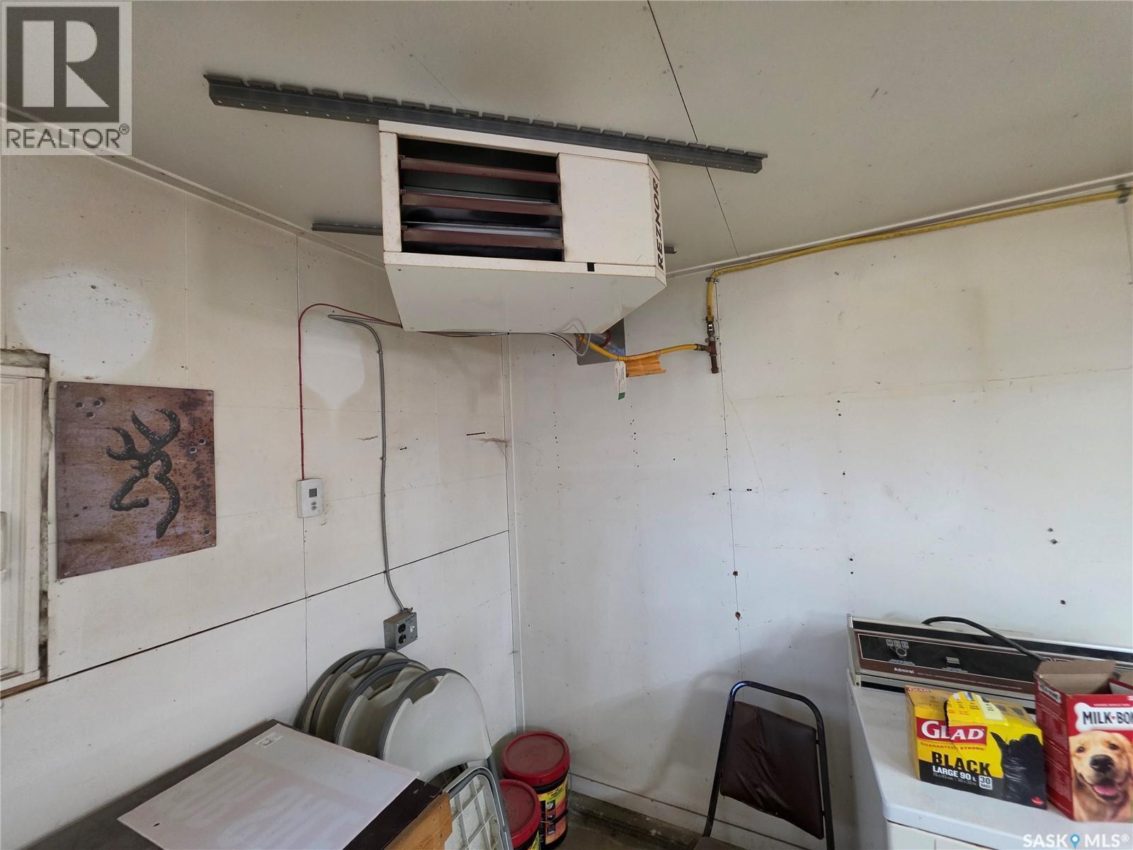 725 2Nd Avenue, Raymore, SK - Indoor Photo Showing Garage
