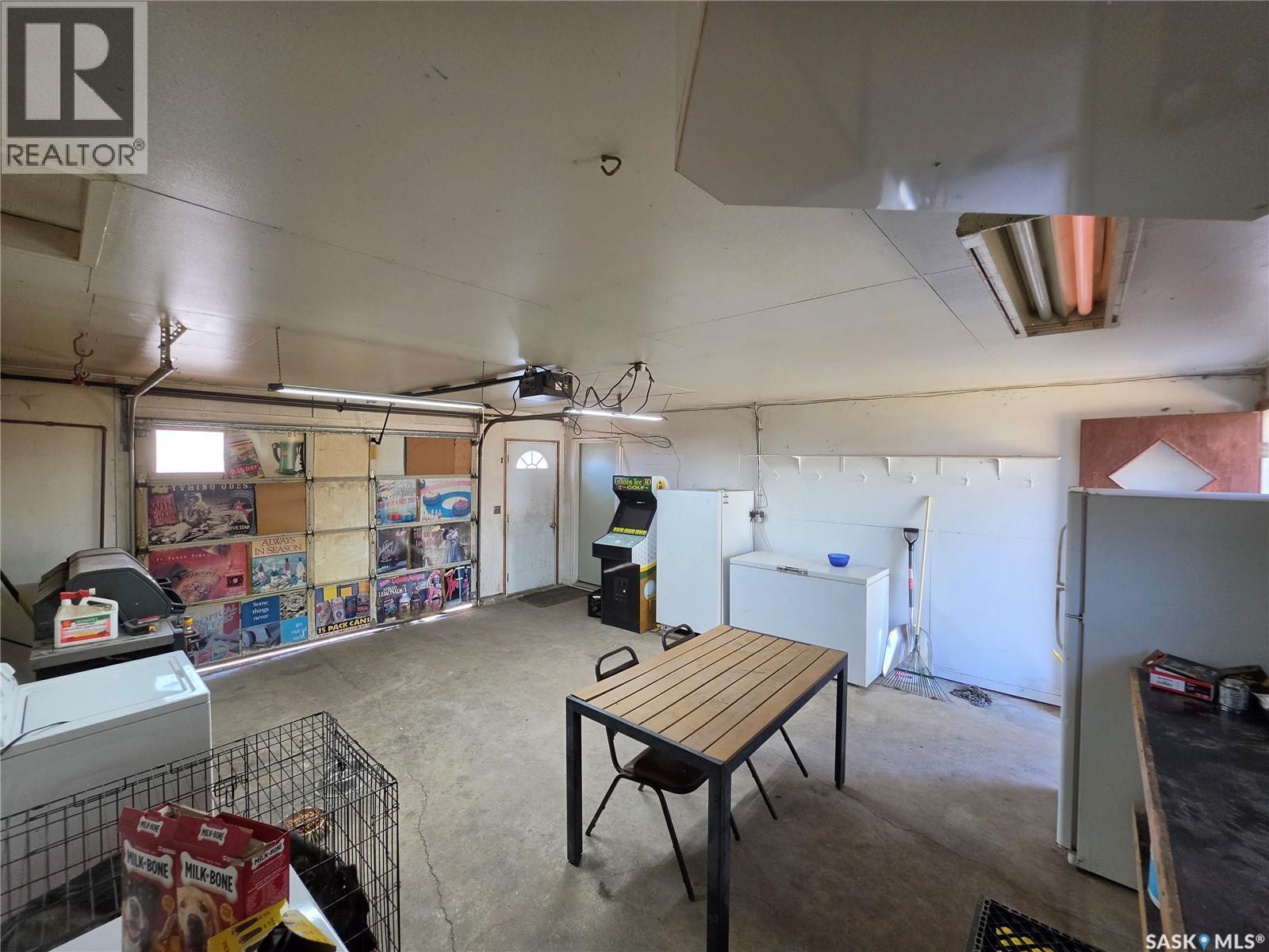 725 2Nd Avenue, Raymore, SK - Indoor Photo Showing Garage