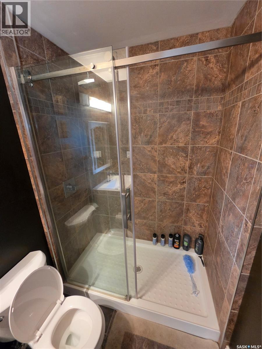 725 2Nd Avenue, Raymore, SK - Indoor Photo Showing Bathroom