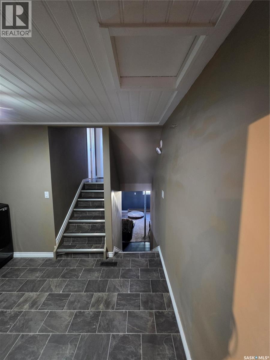 725 2Nd Avenue, Raymore, SK - Indoor Photo Showing Other Room