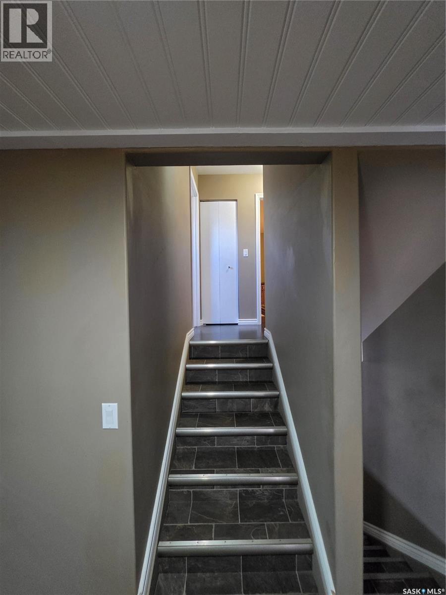 725 2Nd Avenue, Raymore, SK - Indoor Photo Showing Other Room