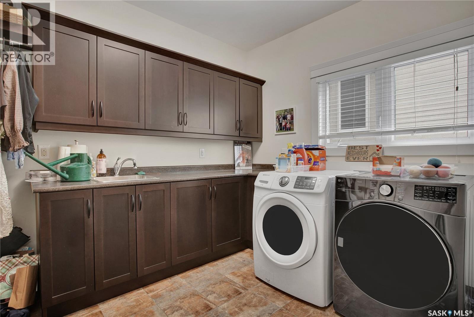 522 Hastings Crescent, Saskatoon, SK - Indoor Photo Showing Laundry Room