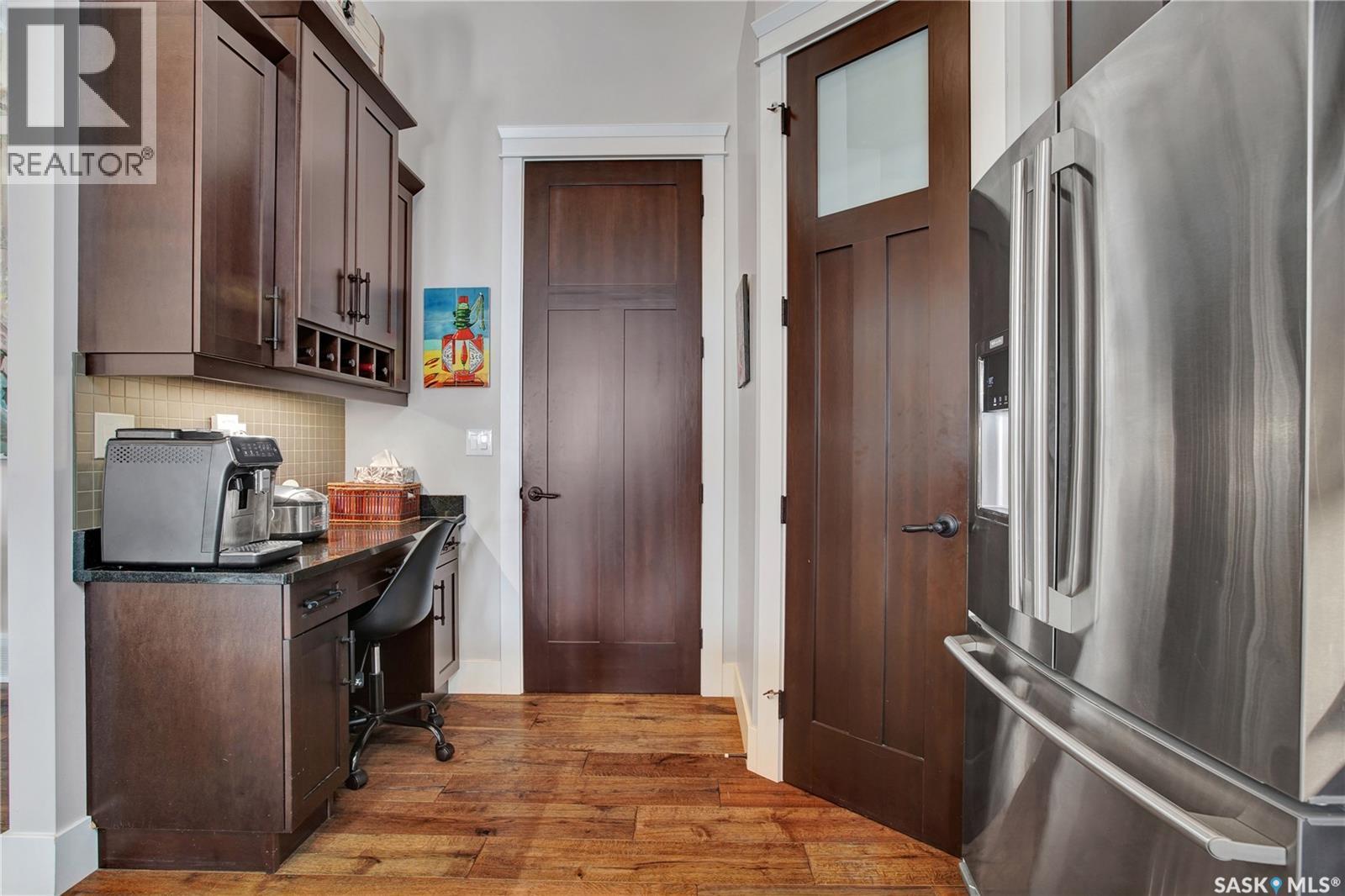 522 Hastings Crescent, Saskatoon, SK - Indoor Photo Showing Kitchen
