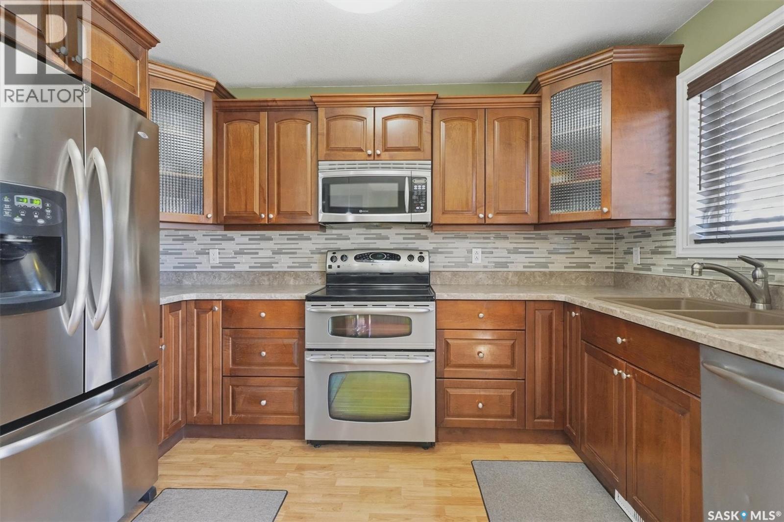 414 Perreault Lane, Saskatoon, SK - Indoor Photo Showing Kitchen With Double Sink