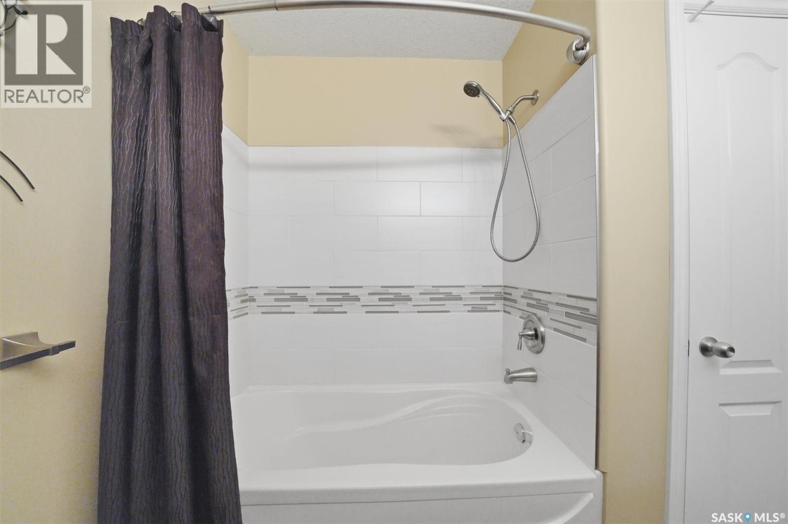 414 Perreault Lane, Saskatoon, SK - Indoor Photo Showing Bathroom