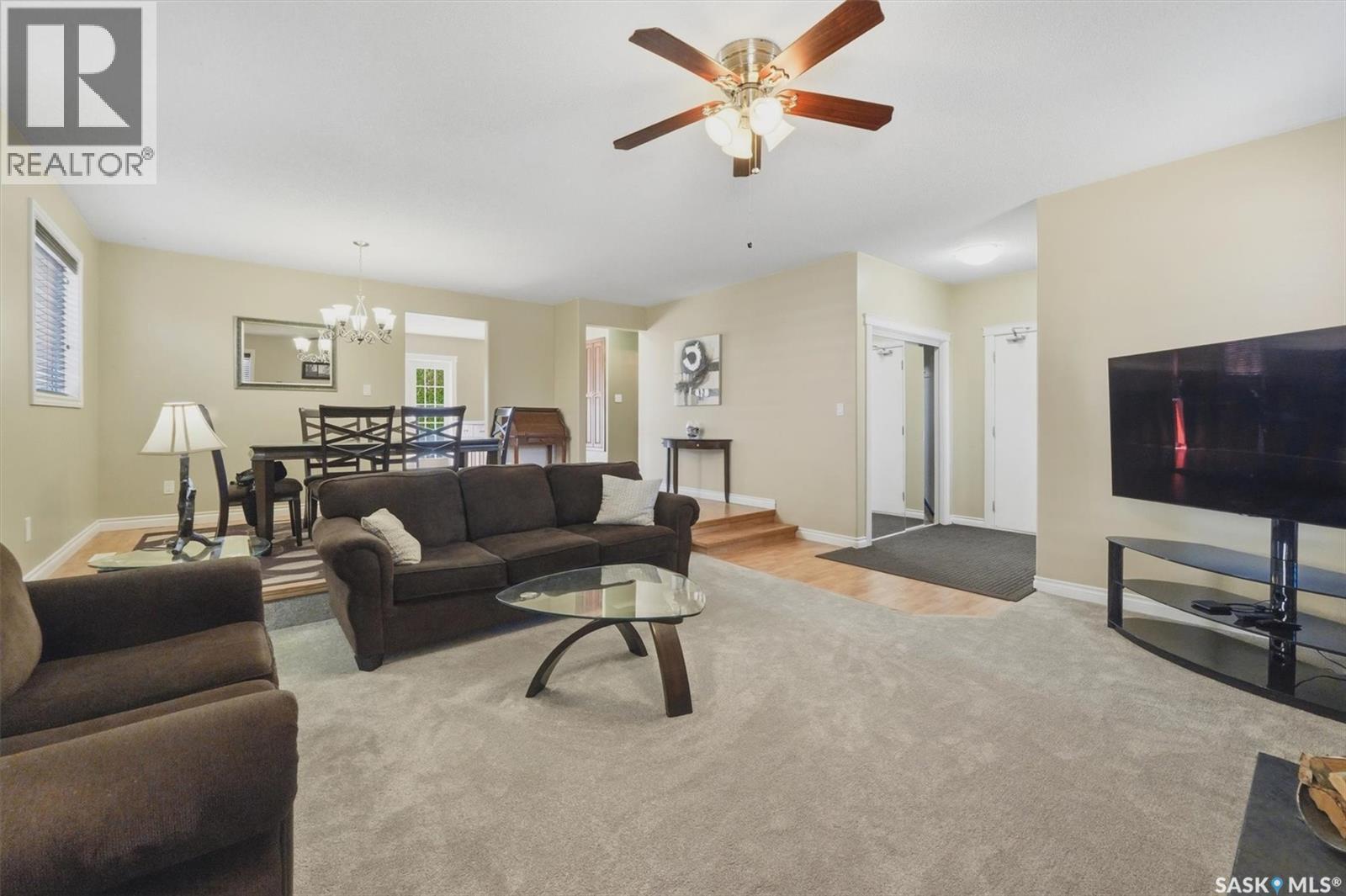 414 Perreault Lane, Saskatoon, SK - Indoor Photo Showing Living Room