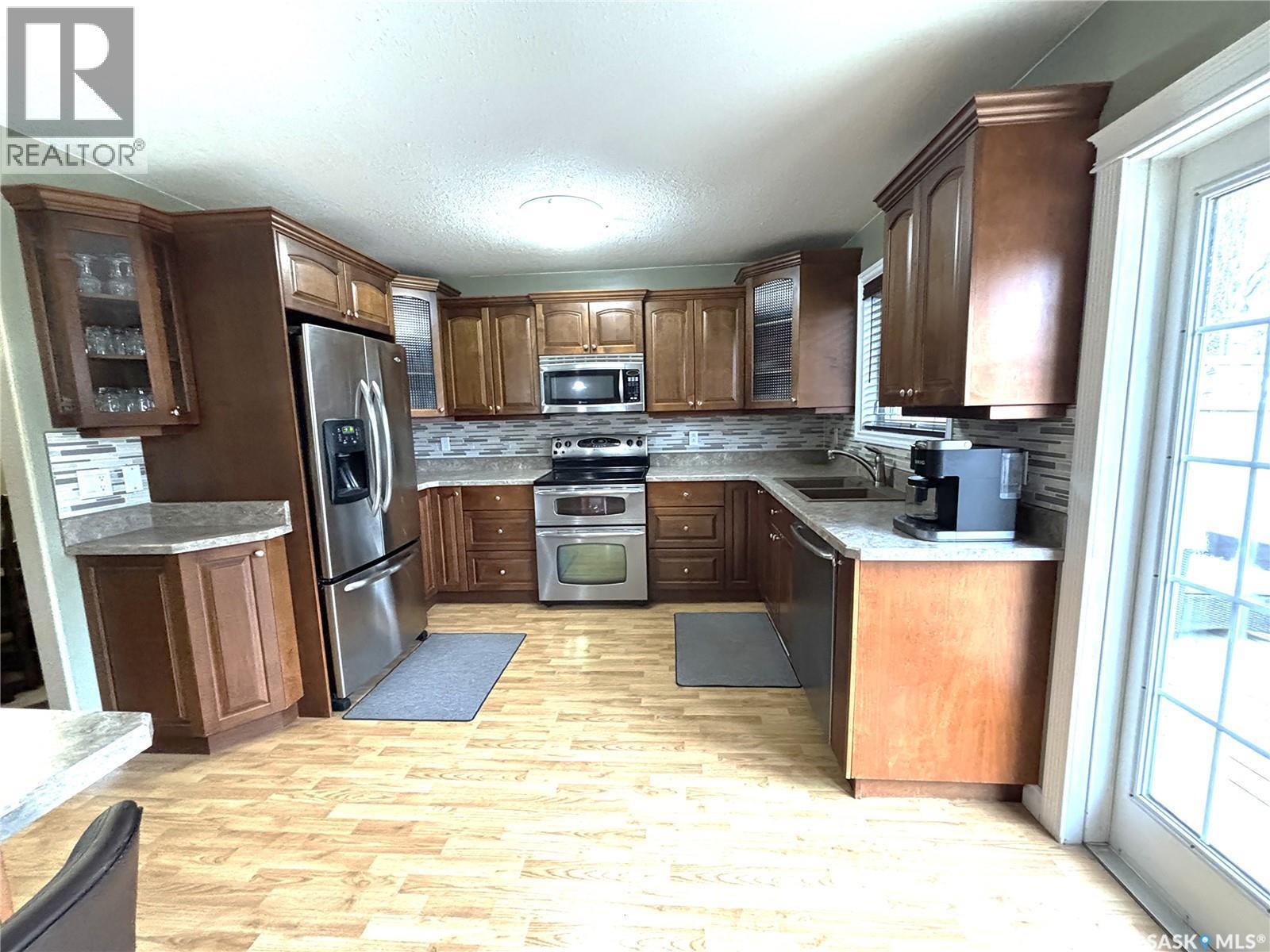 414 Perreault Lane, Saskatoon, SK - Indoor Photo Showing Kitchen With Double Sink