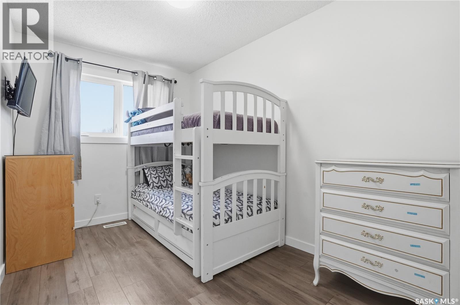 78 Vernon Crescent, Regina, SK - Indoor Photo Showing Bedroom