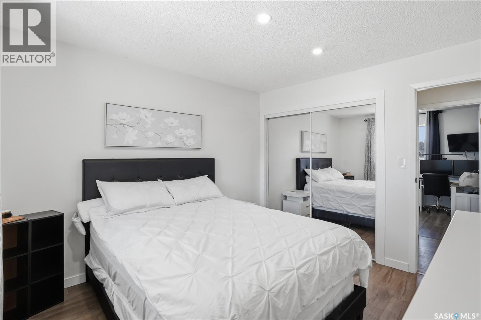 78 Vernon Crescent, Regina, SK - Indoor Photo Showing Bedroom
