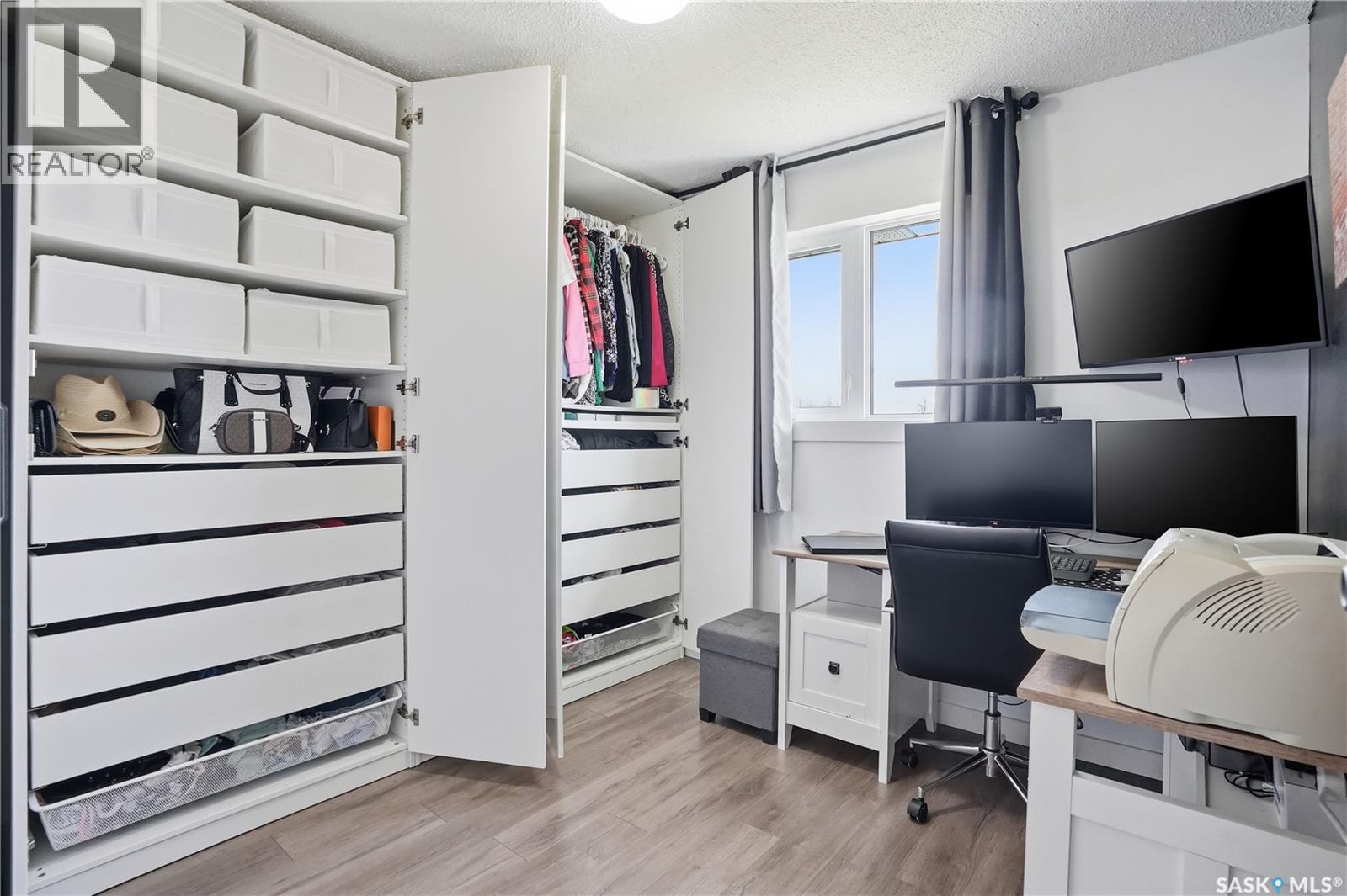 78 Vernon Crescent, Regina, SK - Indoor Photo Showing Office