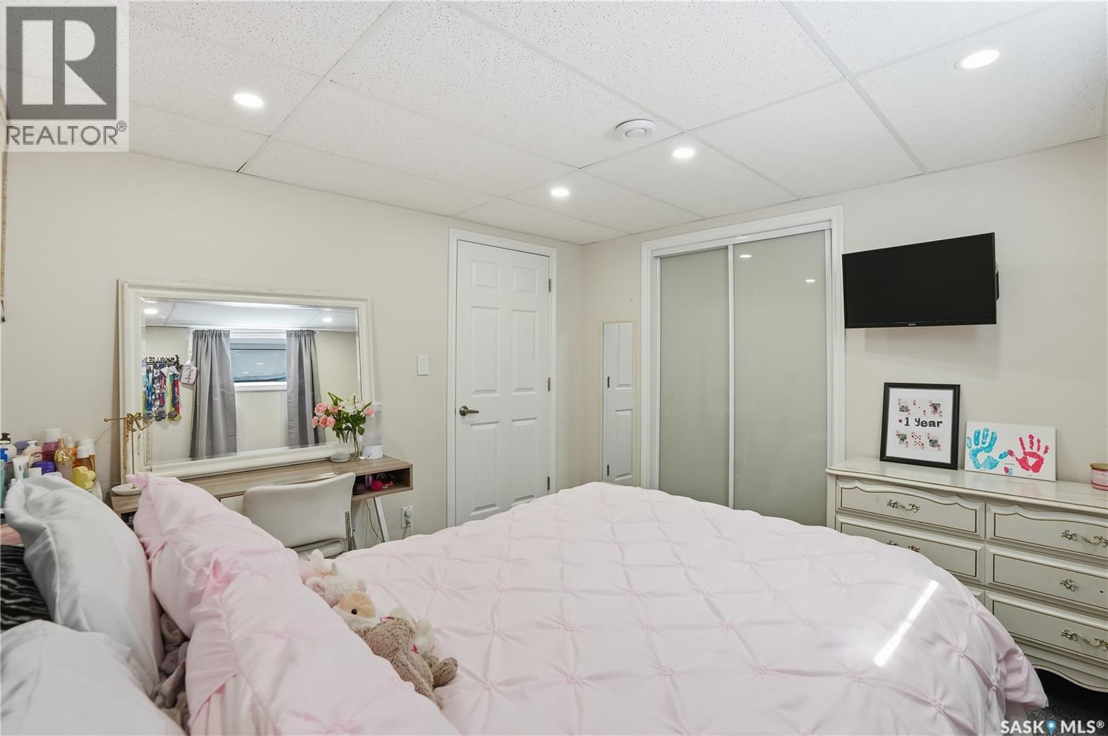 78 Vernon Crescent, Regina, SK - Indoor Photo Showing Bedroom