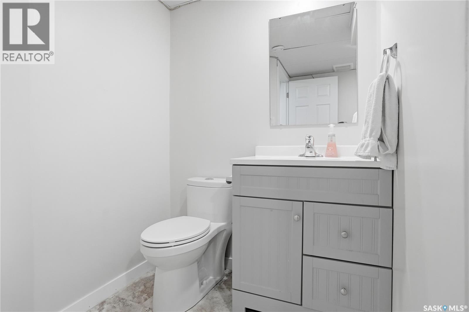 78 Vernon Crescent, Regina, SK - Indoor Photo Showing Bathroom