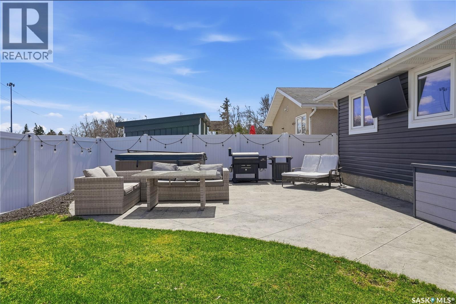 78 Vernon Crescent, Regina, SK - Outdoor