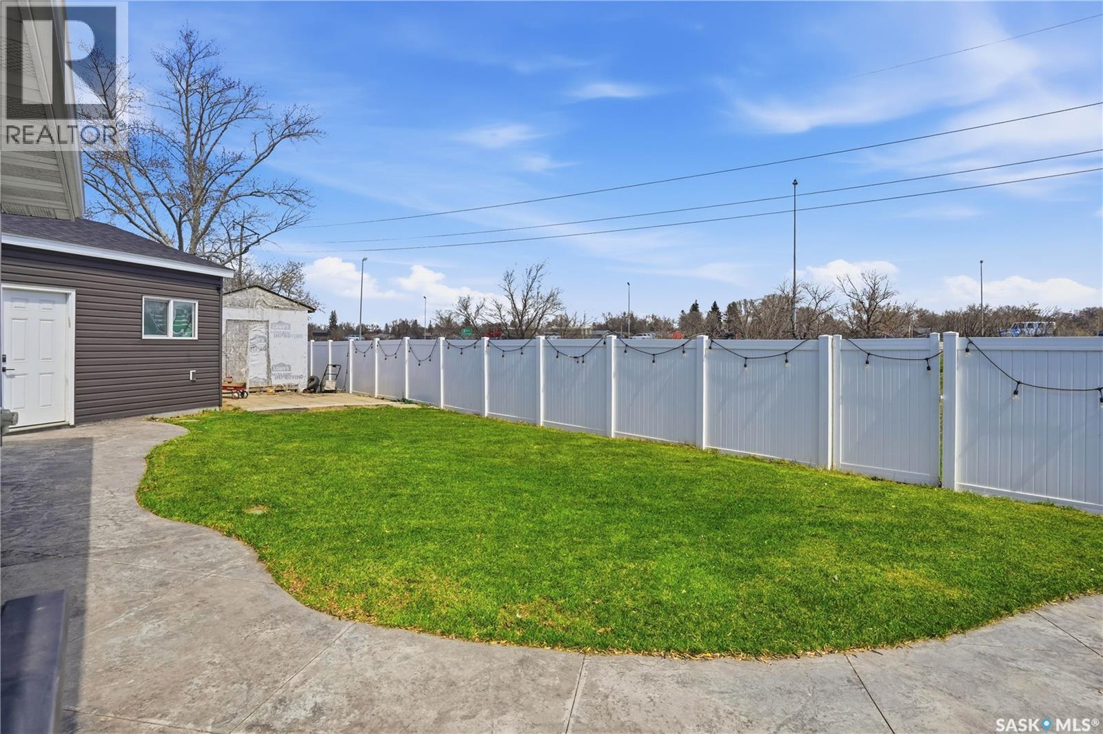 78 Vernon Crescent, Regina, SK - Outdoor