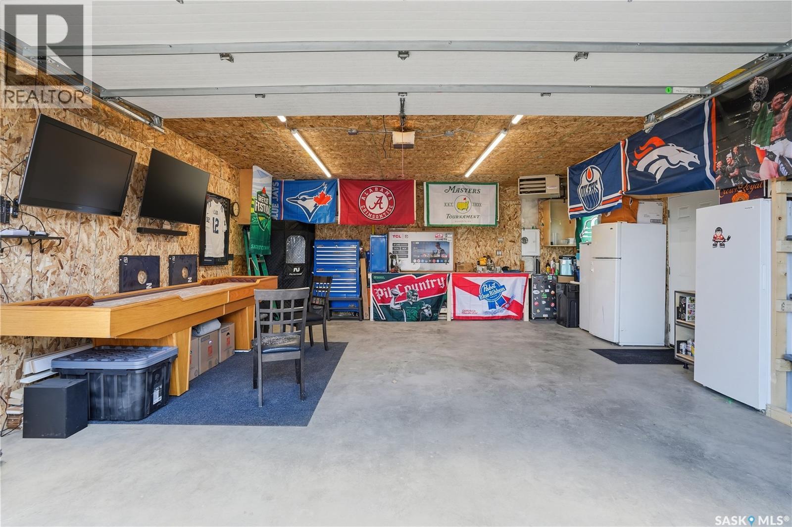 78 Vernon Crescent, Regina, SK - Indoor Photo Showing Garage