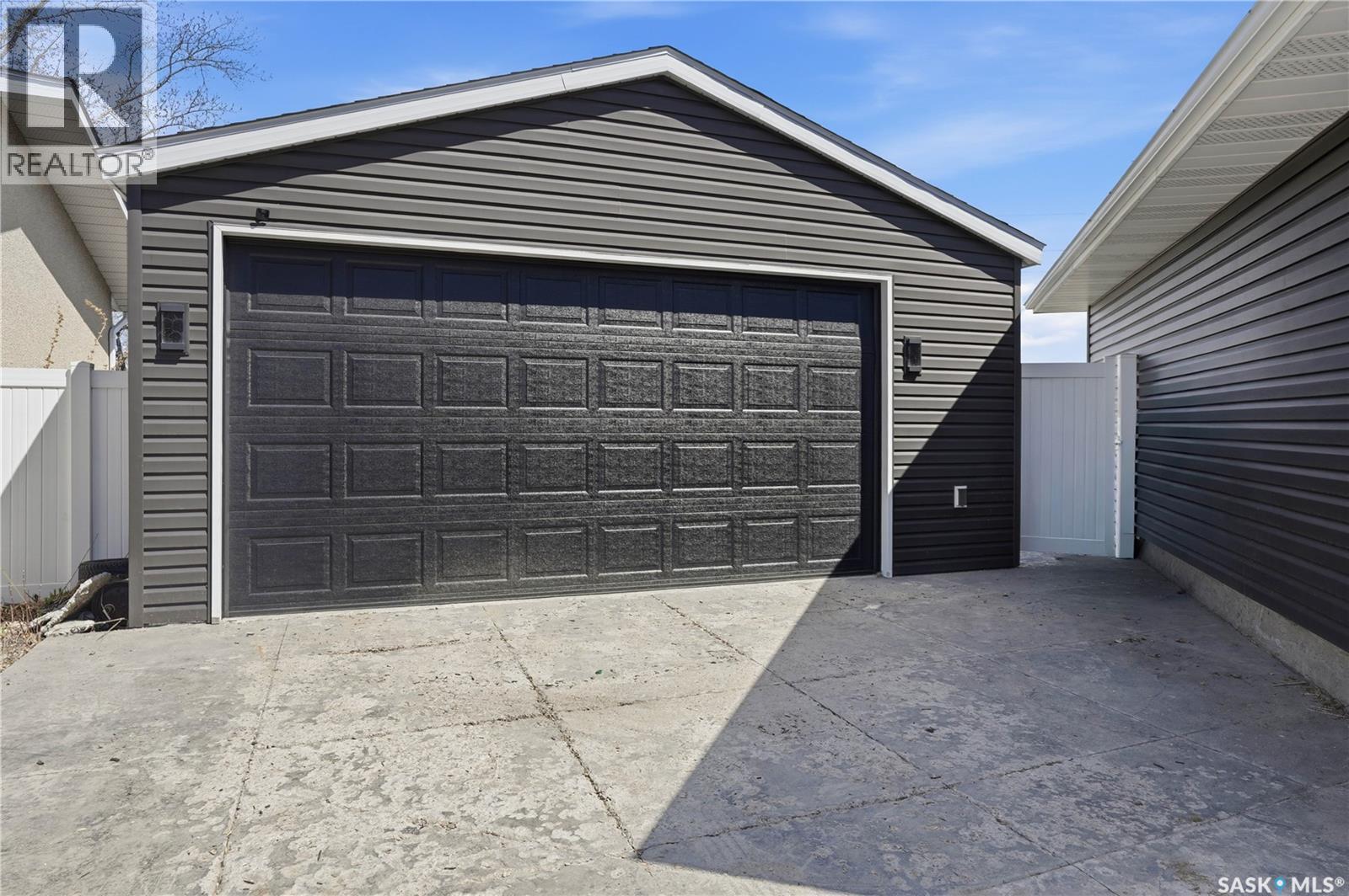 78 Vernon Crescent, Regina, SK - Outdoor