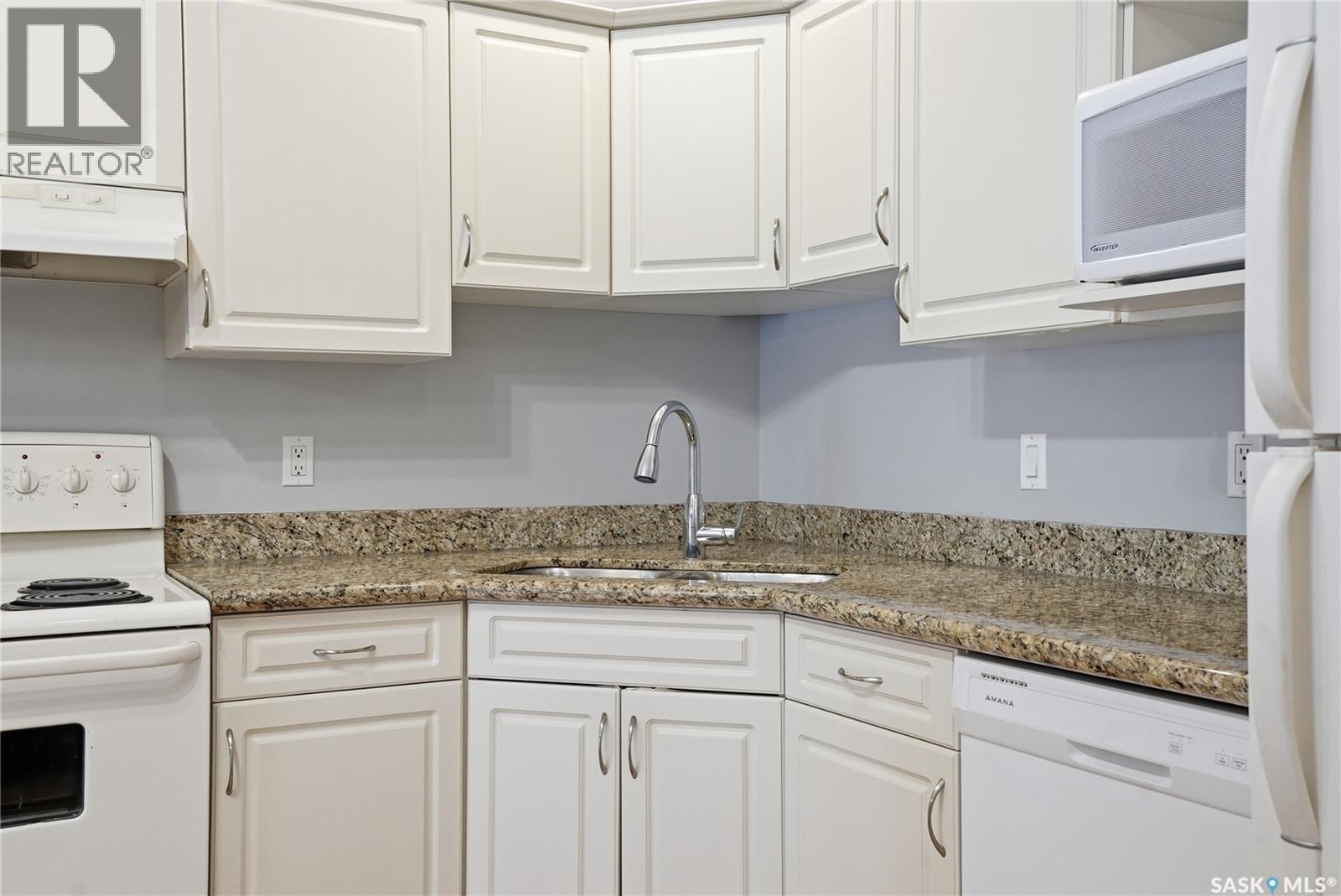 313 333 Nelson Road, Saskatoon, SK - Indoor Photo Showing Kitchen