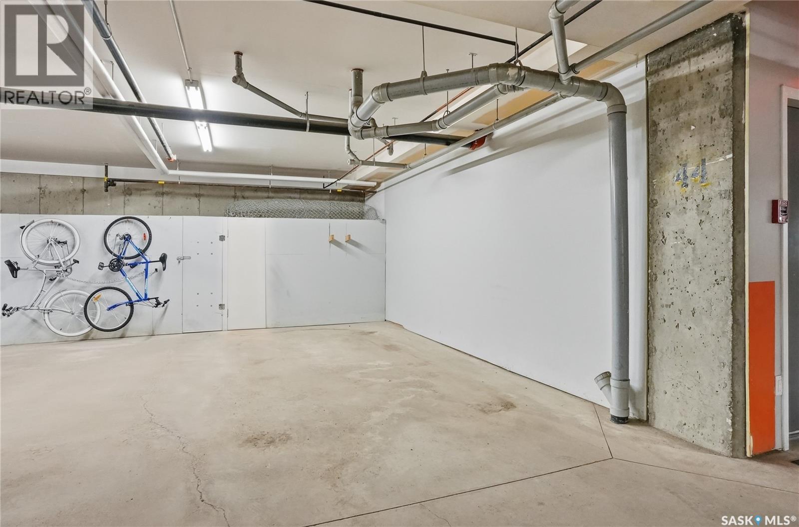 313 333 Nelson Road, Saskatoon, SK - Indoor Photo Showing Garage