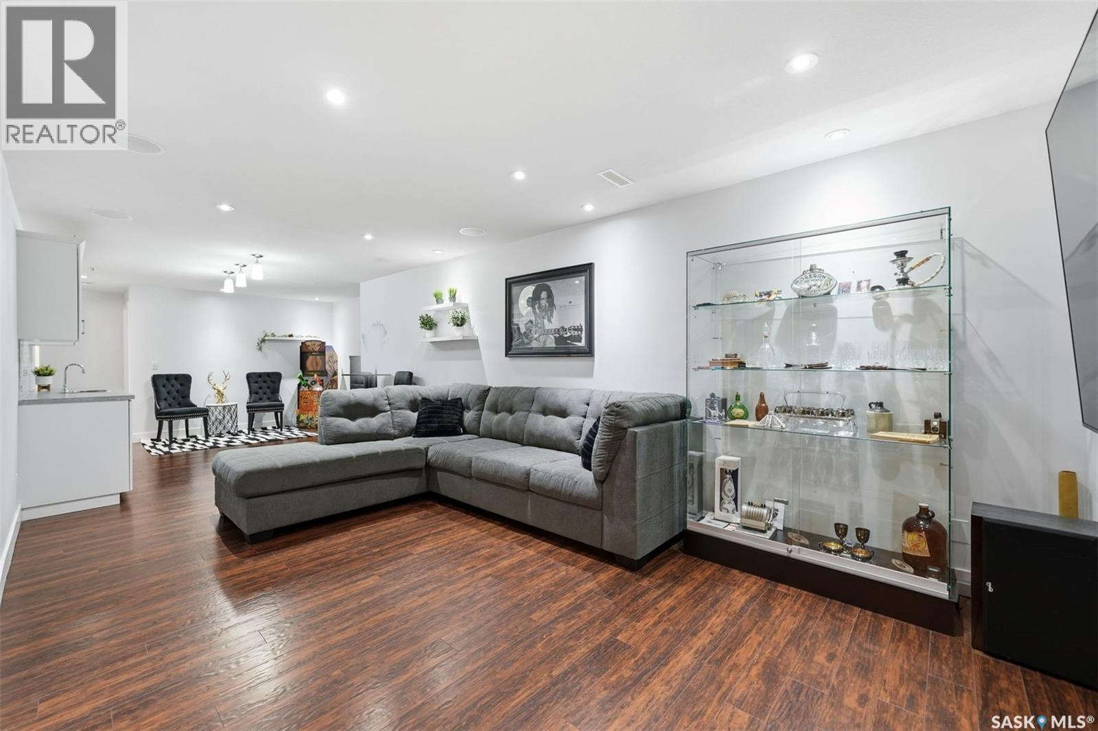 1 Rupert Drive, Saskatoon, SK - Indoor Photo Showing Living Room