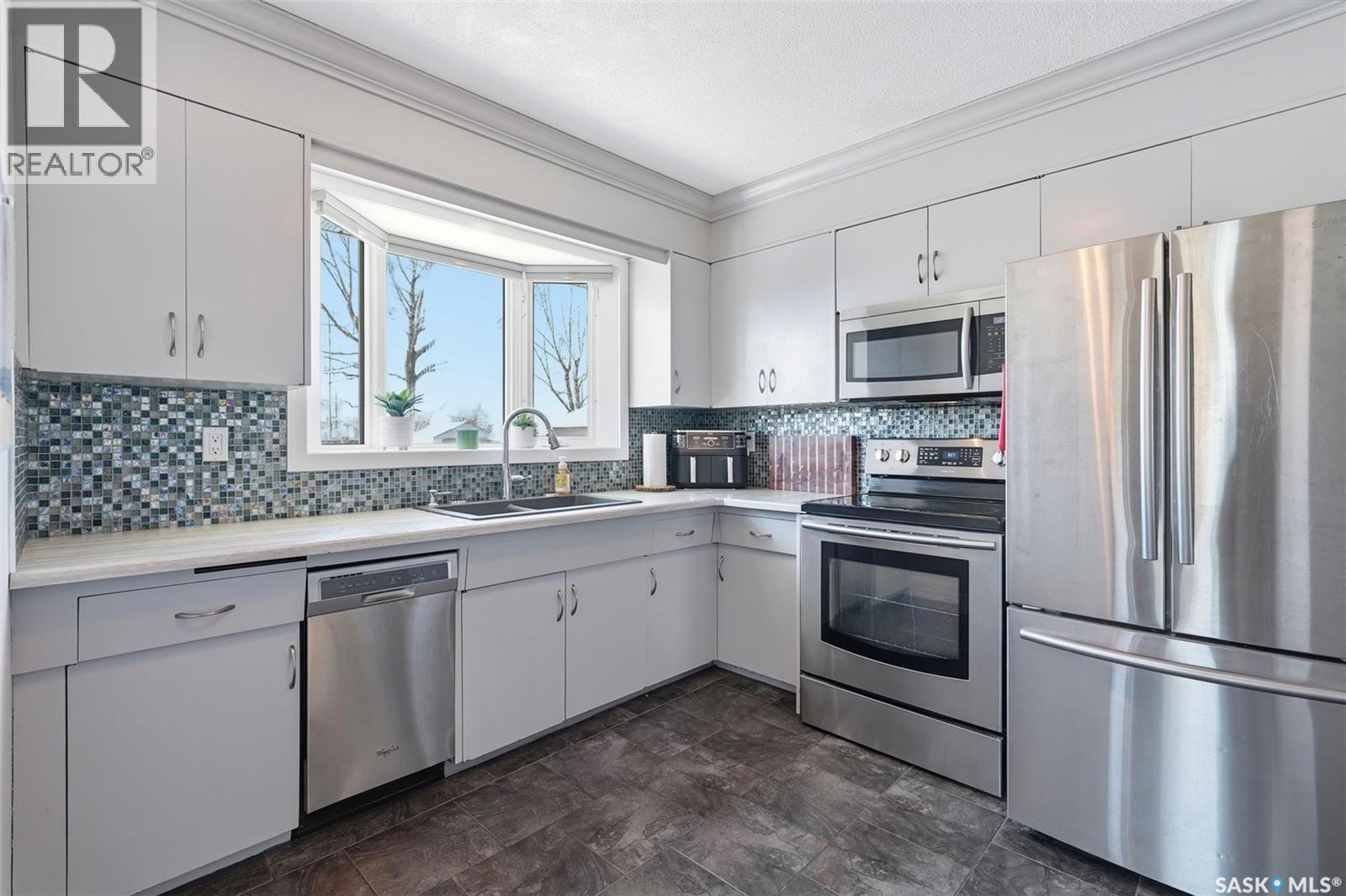 1 Rupert Drive, Saskatoon, SK - Indoor Photo Showing Kitchen With Double Sink