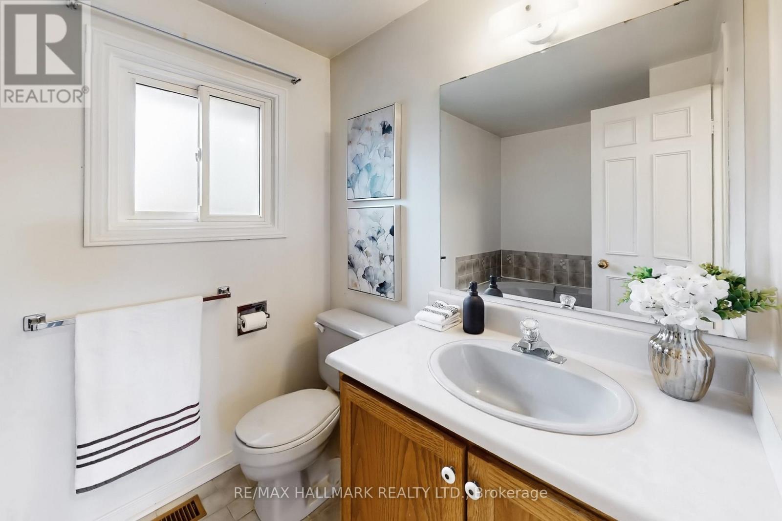 69 Dunbarton Court, Richmond Hill, ON - Indoor Photo Showing Bathroom