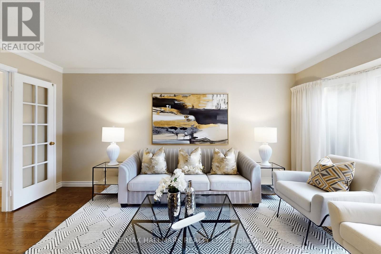 69 Dunbarton Court, Richmond Hill, ON - Indoor Photo Showing Living Room