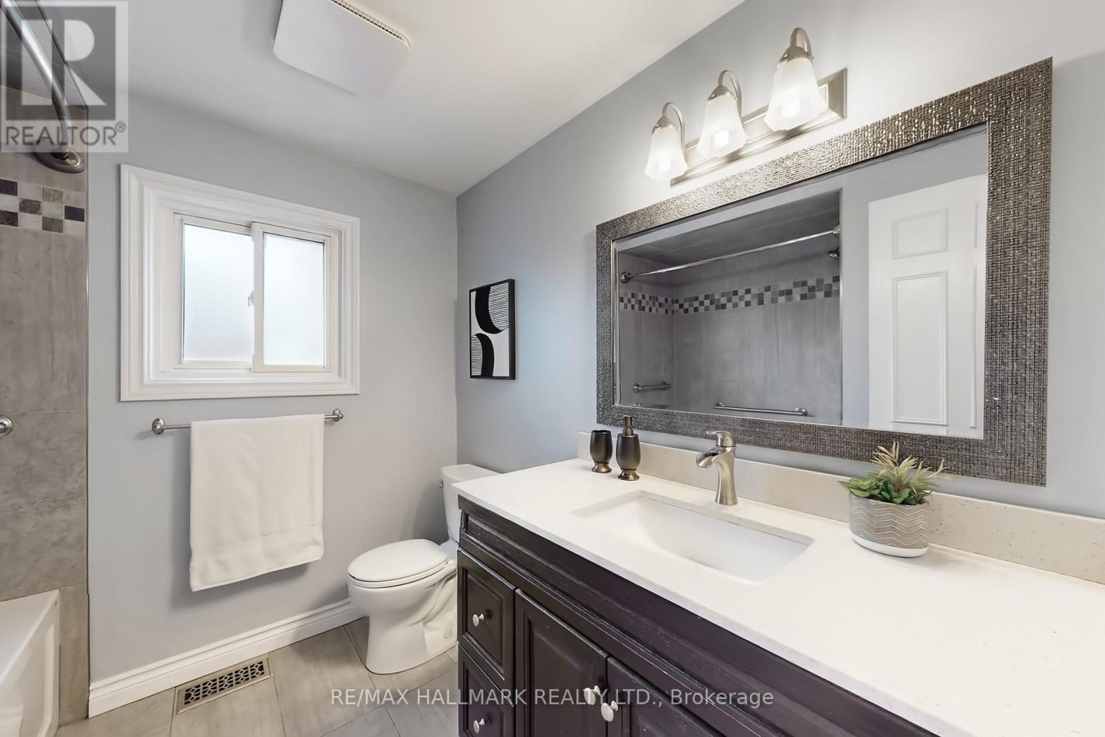 69 Dunbarton Court, Richmond Hill, ON - Indoor Photo Showing Bathroom