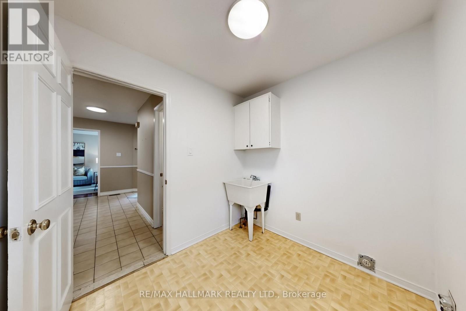 69 Dunbarton Court, Richmond Hill, ON - Indoor Photo Showing Other Room