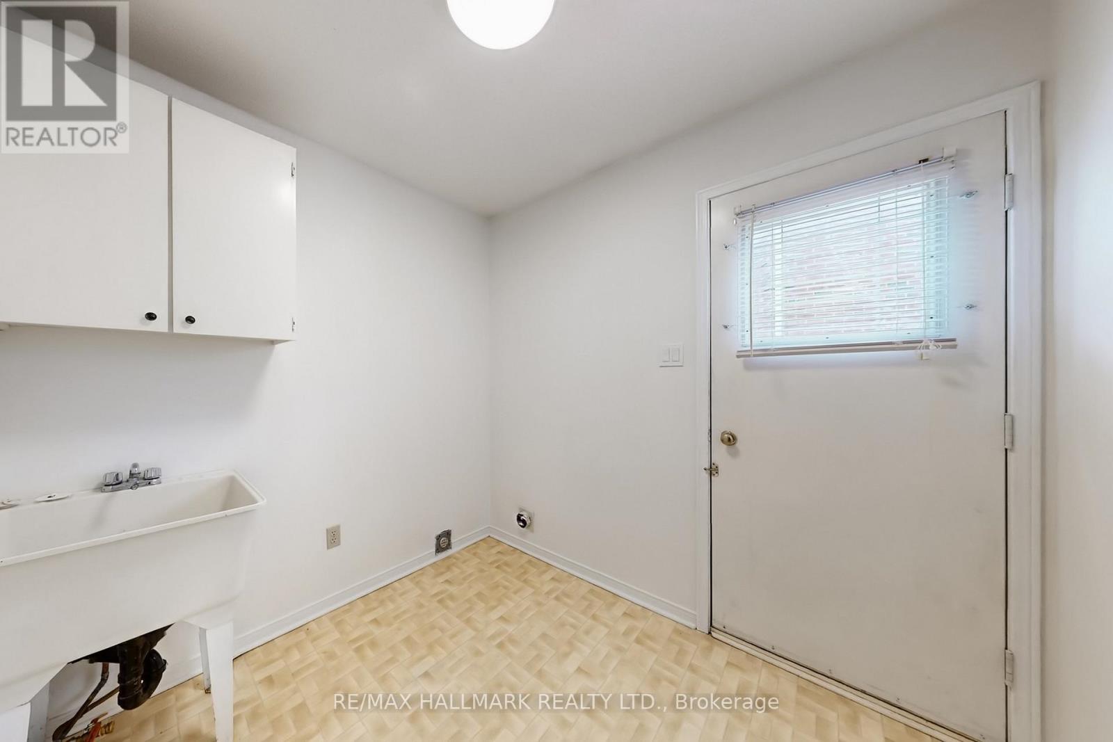 69 Dunbarton Court, Richmond Hill, ON - Indoor Photo Showing Other Room