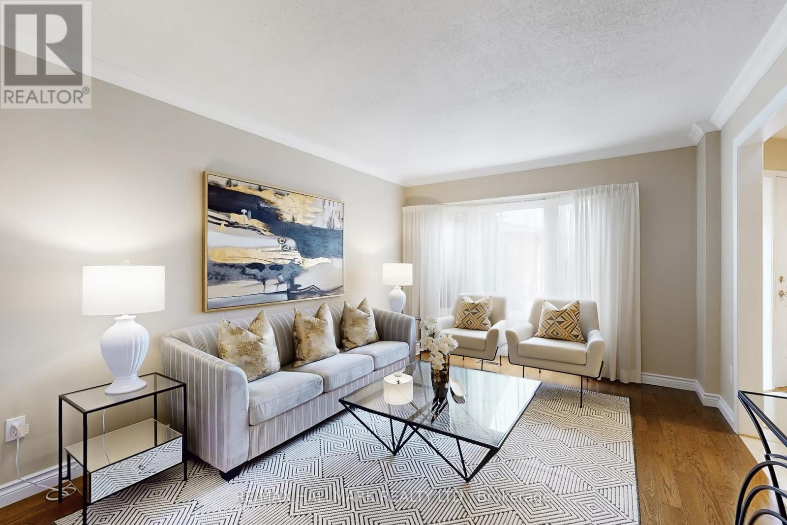69 Dunbarton Court, Richmond Hill, ON - Indoor Photo Showing Living Room