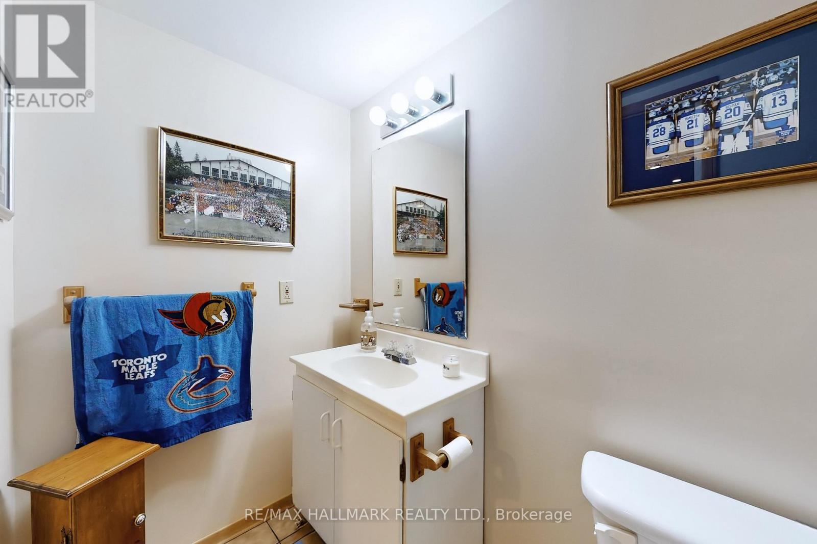 69 Dunbarton Court, Richmond Hill, ON - Indoor Photo Showing Bathroom