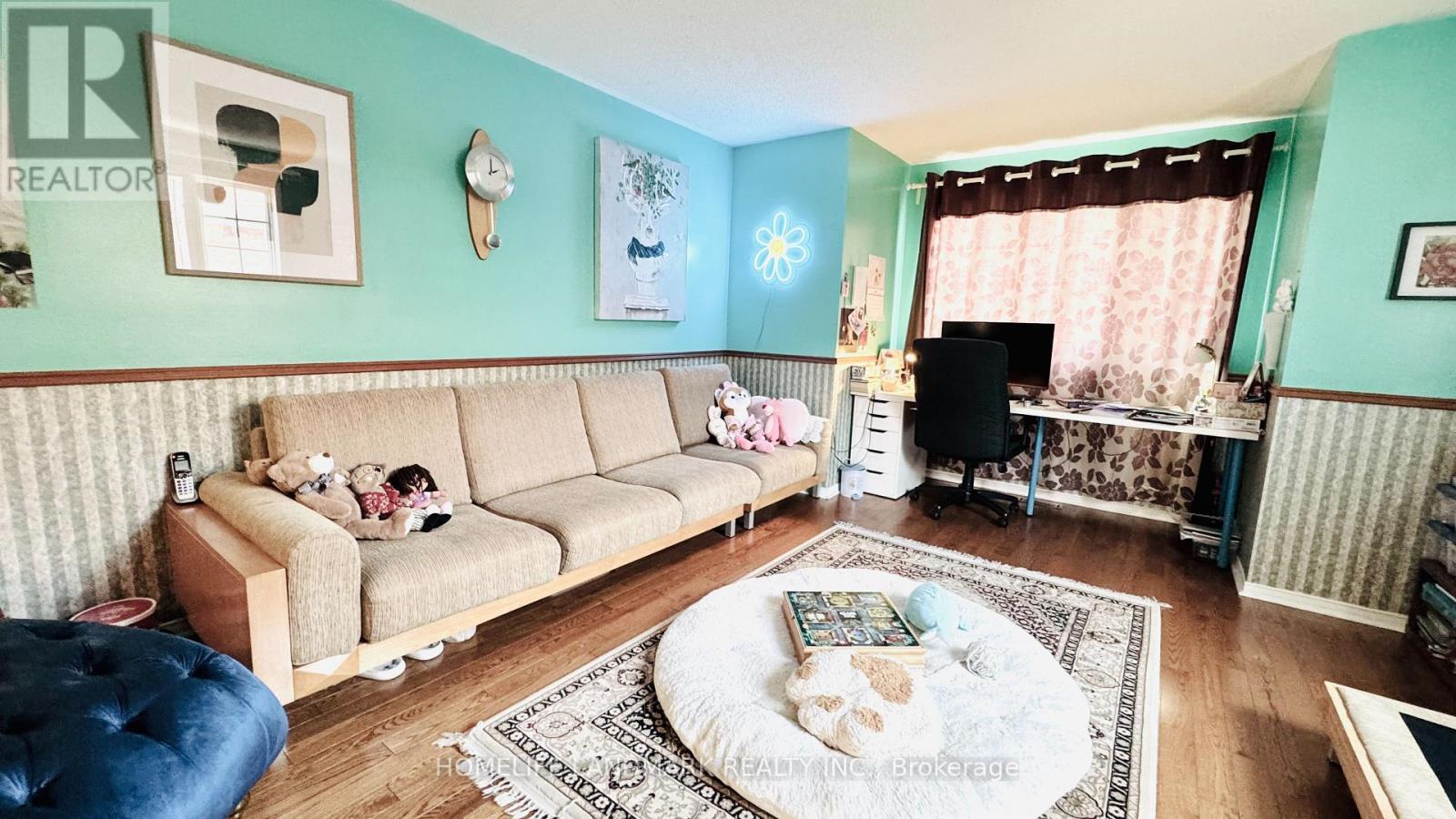 5812 Dalebrook Crescent, Mississauga, ON - Indoor Photo Showing Living Room