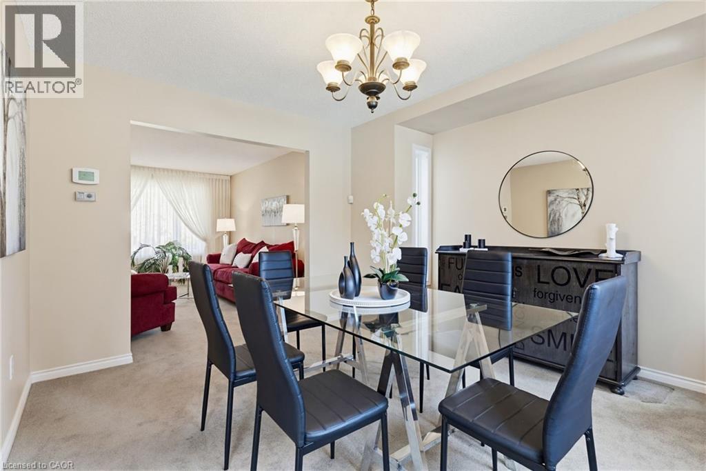 106 Maple Drive, Hamilton, ON - Indoor Photo Showing Dining Room
