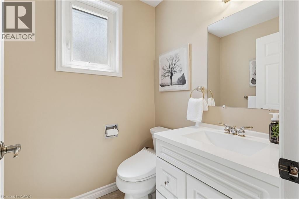106 Maple Drive, Hamilton, ON - Indoor Photo Showing Bathroom