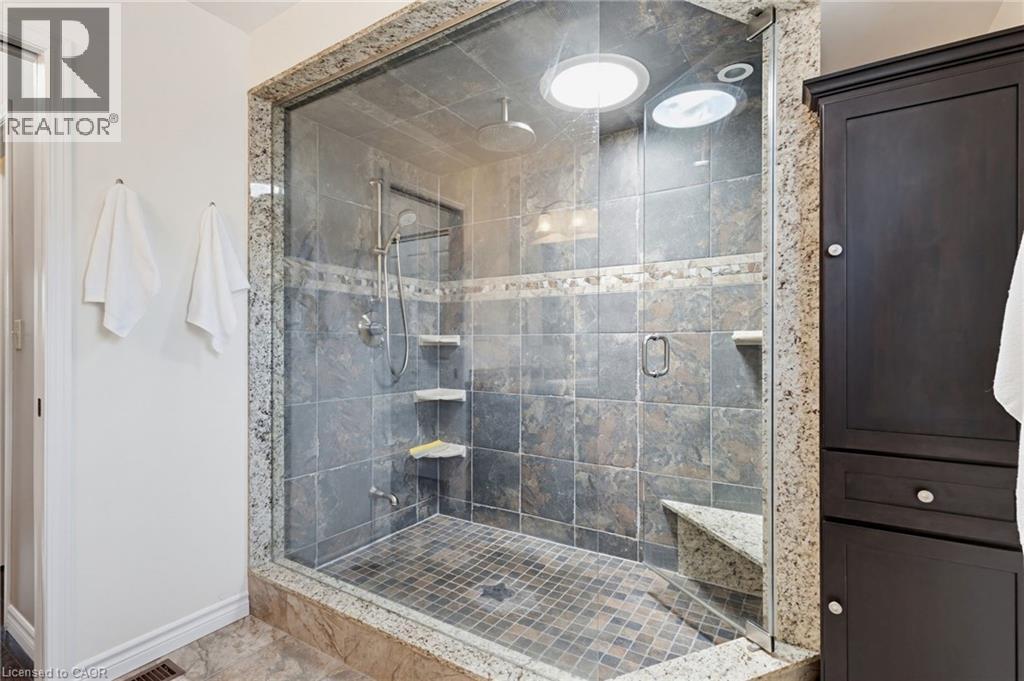 106 Maple Drive, Hamilton, ON - Indoor Photo Showing Bathroom