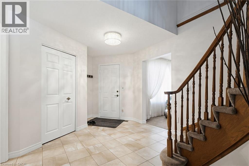 106 Maple Drive, Hamilton, ON - Indoor Photo Showing Other Room