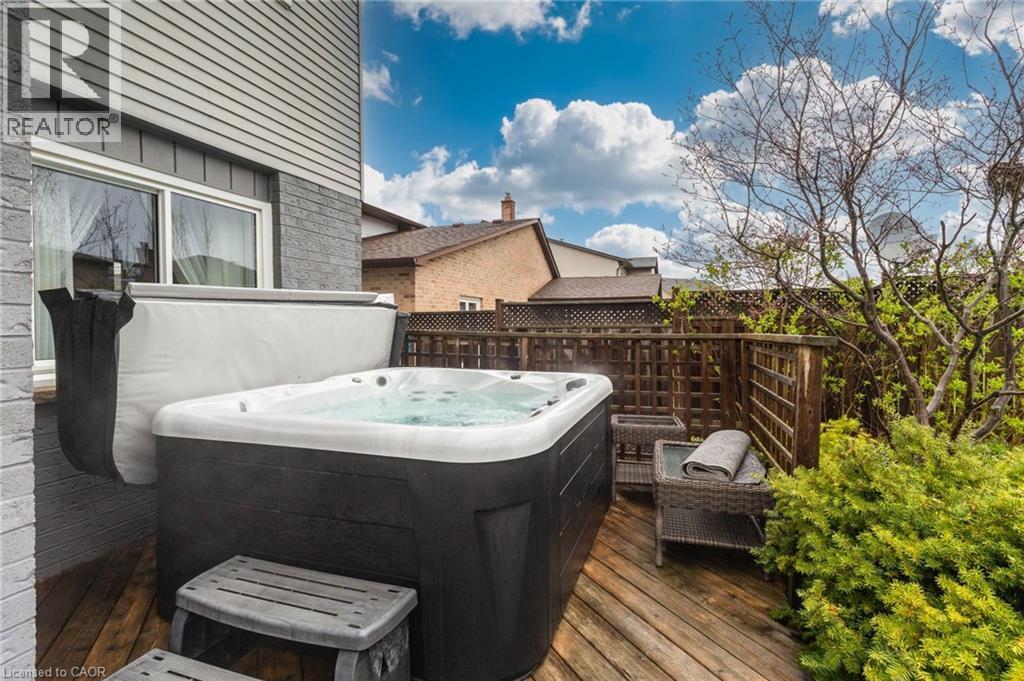 106 Maple Drive, Hamilton, ON - Outdoor