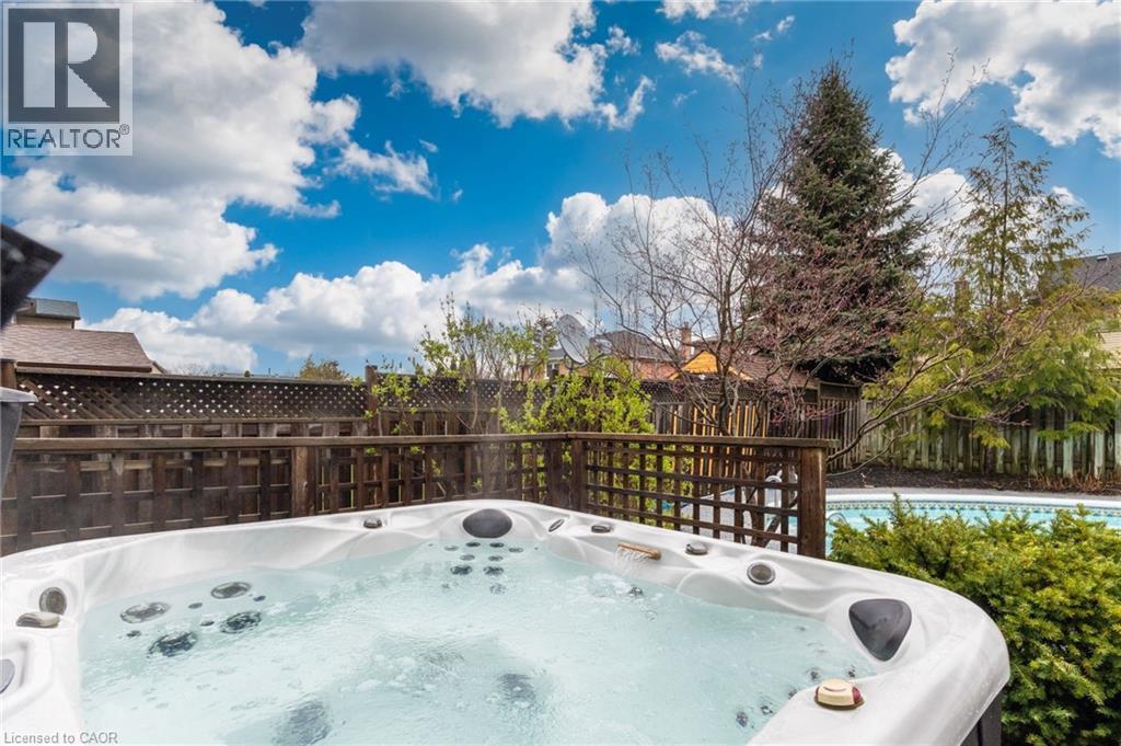 106 Maple Drive, Hamilton, ON - Outdoor