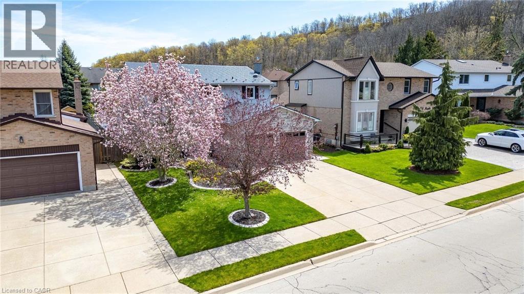 106 Maple Drive, Hamilton, ON - Outdoor