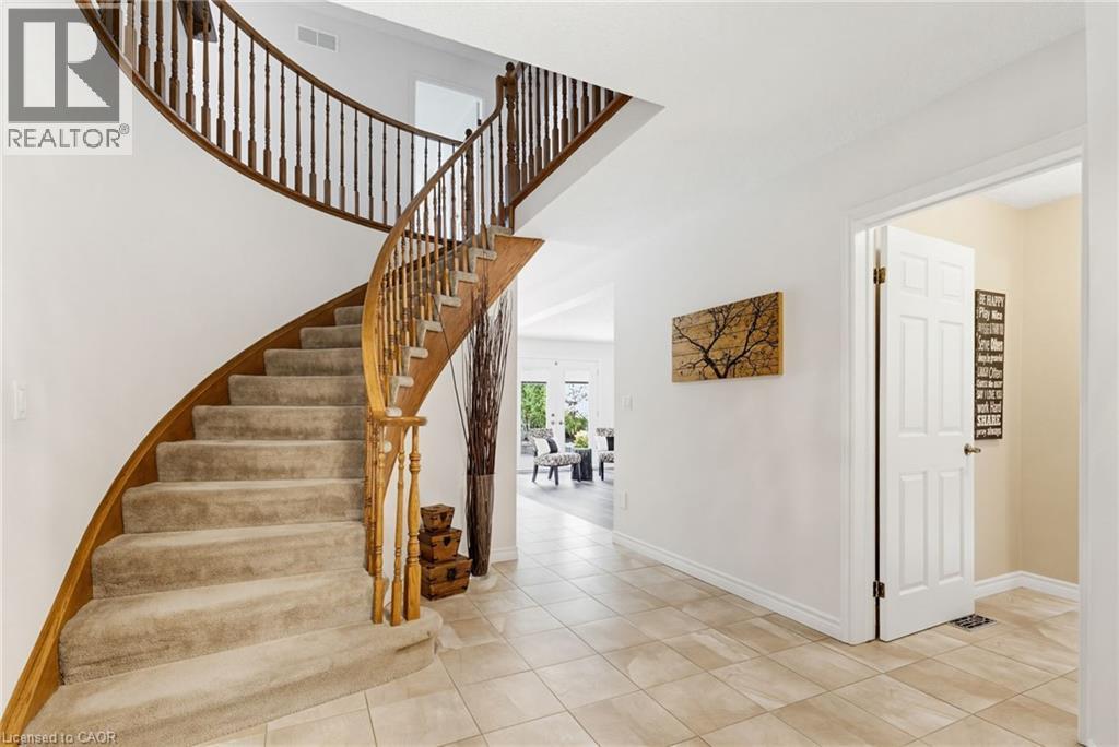106 Maple Drive, Hamilton, ON - Indoor Photo Showing Other Room